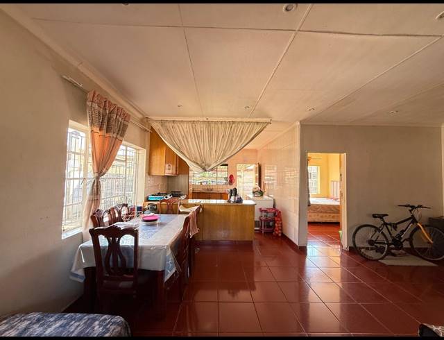 6 BEDROOM HOUSE FOR SALE IN LENNOXTON